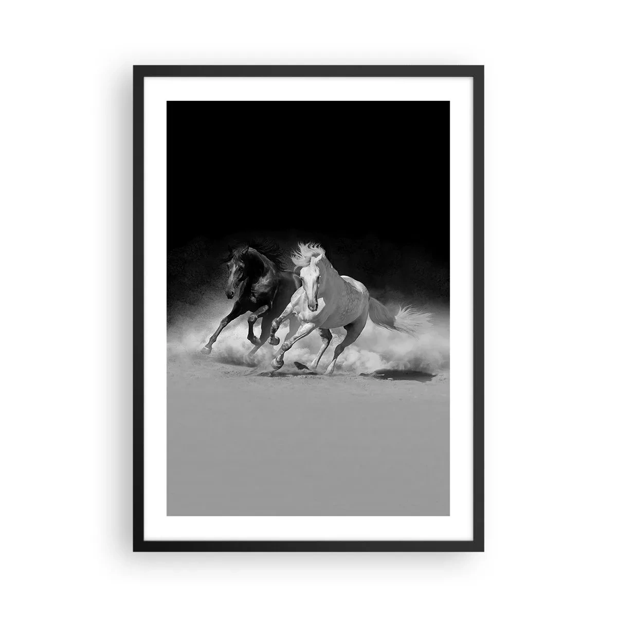 Pôster com moldura preta - Cavalos galopando contra um fundo monocromático - 50x70cm - Galope da liberdade - Decoração de parede moderna para a sala de estar e quarto ARTTOR