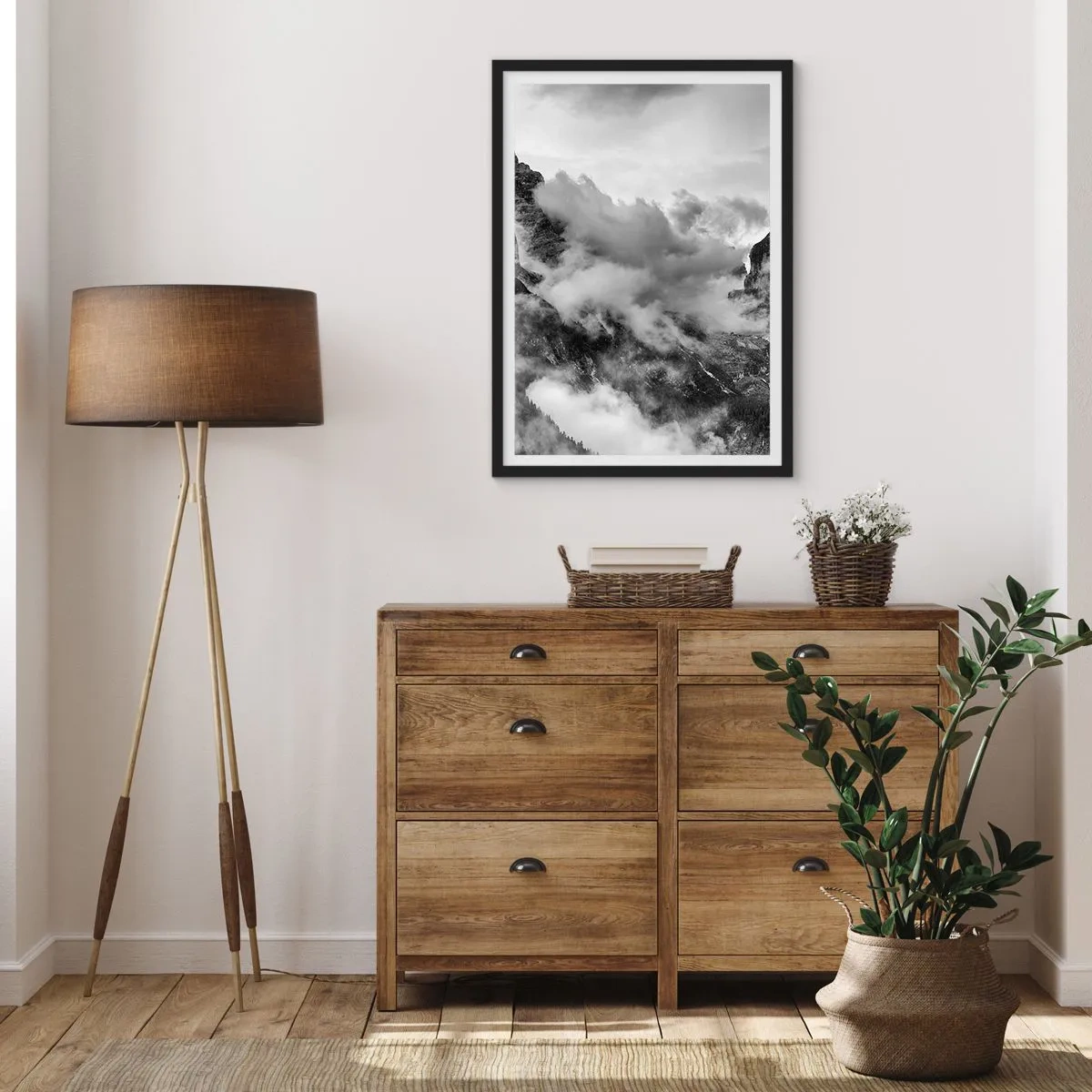 Pôster com moldura preta - Paisagem montanhosa em preto e branco com nuvens - 50x70cm - Bonitas e cruéis - Decoração de parede moderna para a sala de estar e quarto ARTTOR