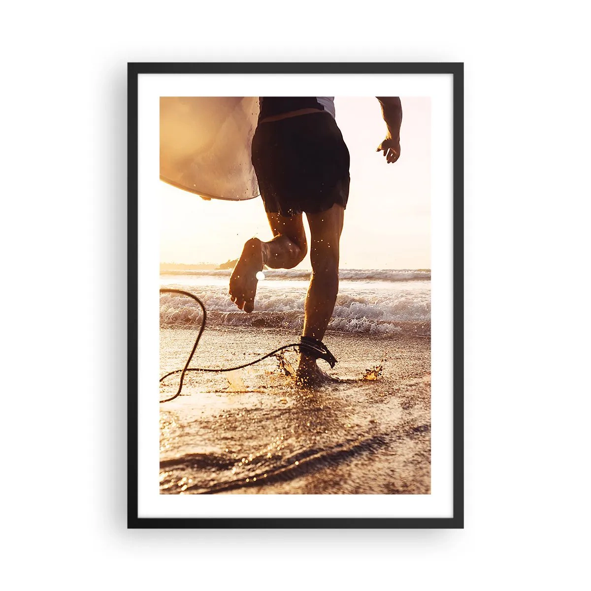 Pôster com moldura preta - Um surfista corre para a água ao pôr do sol - 50x70cm - Encontro das ondas - Decoração de parede moderna para a sala de estar e quarto ARTTOR