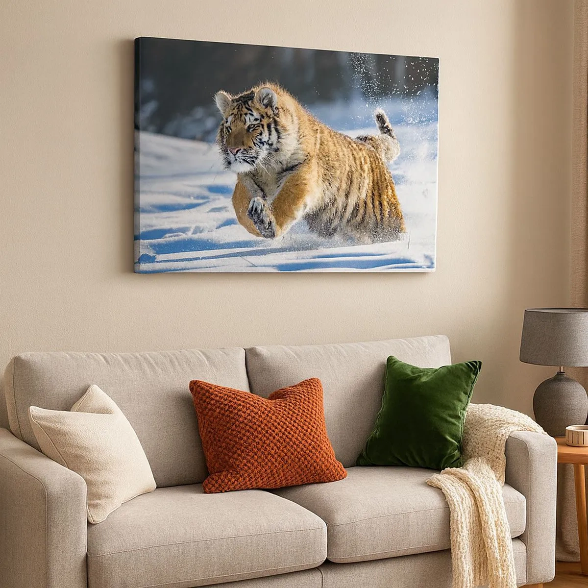 Quadro em tela - Um tigre siberiano correndo em uma paisagem nevada - 70x50cm - O deus da taiga siberiana - Decoração de parede moderna para a sala de estar e quarto ARTTOR