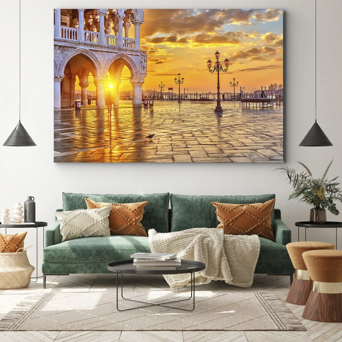 Quadro em tela - Pôr do sol dourado na praça da cidade com arcadas e lâmpadas - 70x50cm - Onde está todo mundo? - Decoração de parede moderna para a sala de estar e quarto ARTTOR