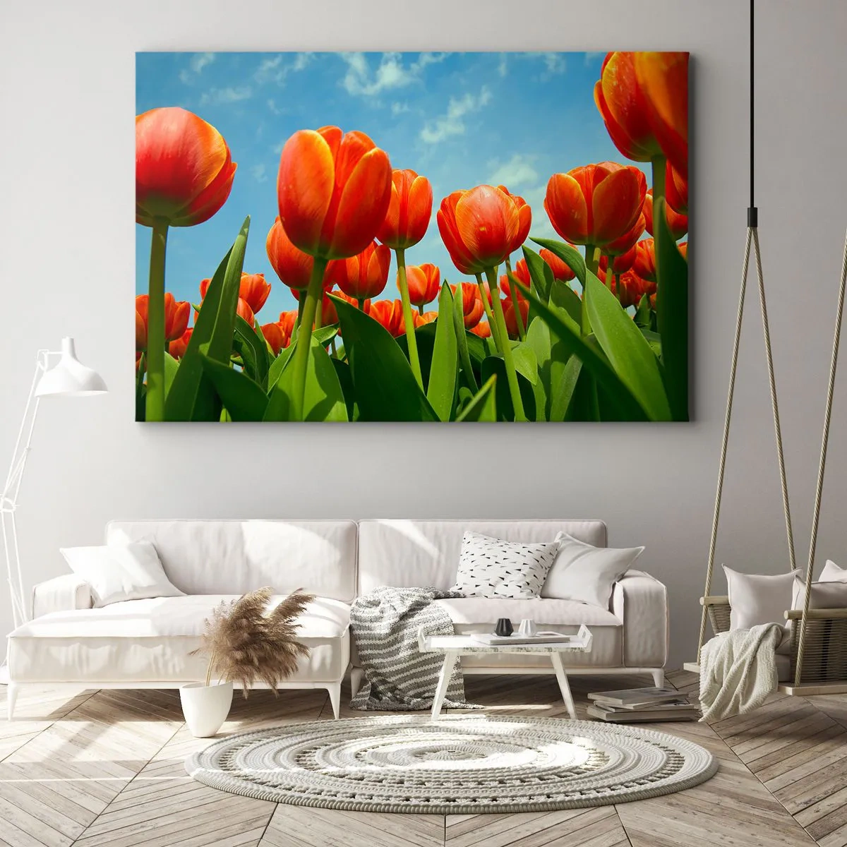 Quadro em tela - Um campo de tulipas vermelhas e laranjas contra um céu azul - 70x50cm - Além do céu azul, nada mais é necessário na vida - Decoração de parede moderna para a sala de estar e quarto ARTTOR