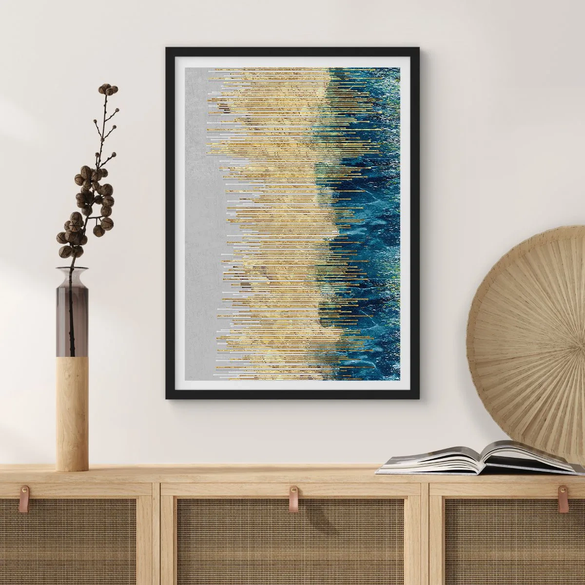 Pôster com moldura preta - Uma composição abstrata inspirada em uma praia dourada e no oceano. - 50x70cm - Borda dourada - Decoração de parede moderna para a sala de estar e quarto ARTTOR