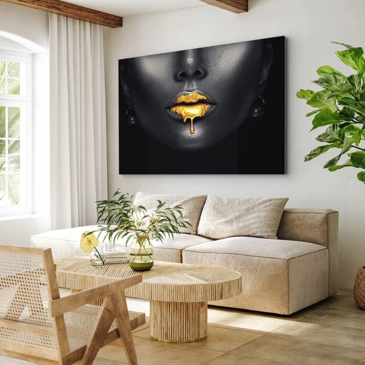 Quadro em tela - Retrato em preto e dourado de uma mulher com uma gota de ouro nos lábios - 70x50cm - Boca dourada - Decoração de parede moderna para a sala de estar e quarto ARTTOR