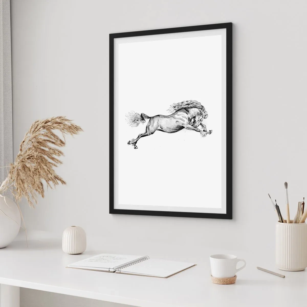 Pôster com moldura preta - Ilustração de um cavalo galopando em preto e branco - 50x70cm - Parado a galope - Decoração de parede moderna para a sala de estar e quarto ARTTOR