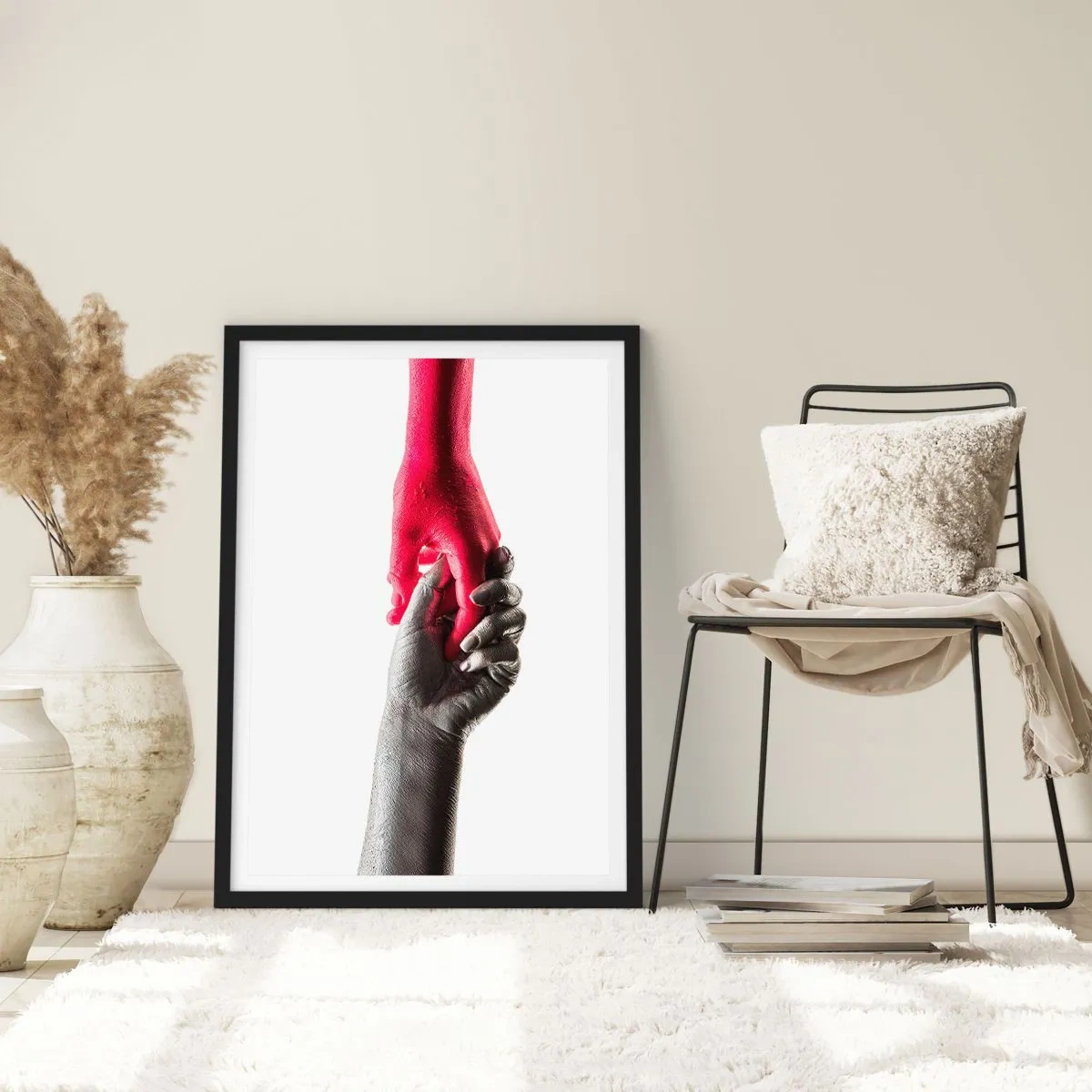 Pôster com moldura preta - Mãos simbólicas em vermelho e prata sobre fundo branco - 50x70cm - Juntos, mas diferentes - Decoração de parede moderna para a sala de estar e quarto ARTTOR