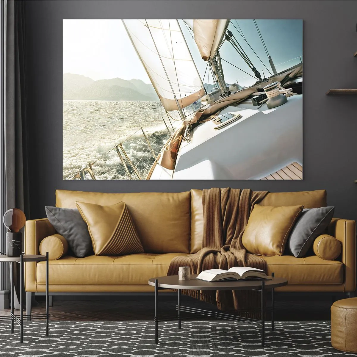 Quadro em vidro - Um iate à vela com um cenário de montanhas e um céu azul - 70x50cm - Sob a vela - Decoração de parede moderna para a sala de estar e quarto ARTTOR