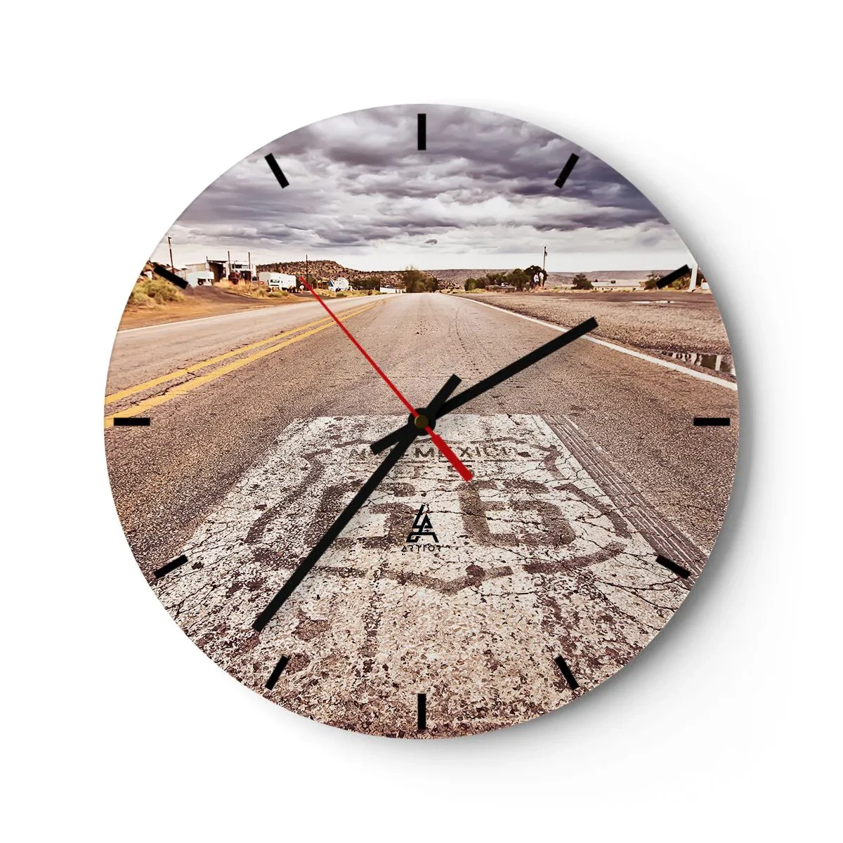 Relógio de parede - Relógio em vidro - Rota 66 sob um céu nublado - 30x30cm - Mother Road - uma lenda americana - Decoração de parede moderna para a sala de estar, cozinha e quarto ARTTOR