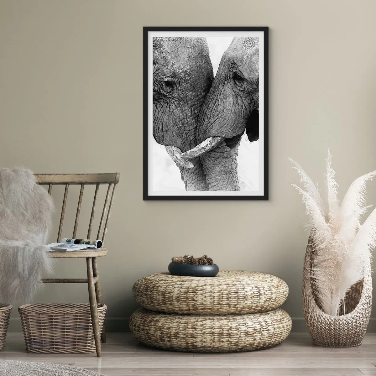 Pôster com moldura preta - Foto em close de dois elefantes em preto e branco - 50x70cm - Confissão sincera - Decoração de parede moderna para a sala de estar e quarto ARTTOR