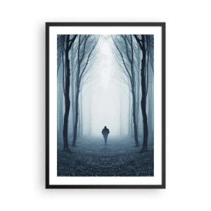 Pôster com moldura preta - Um homem em uma floresta enevoada, cercado por árvores - 50x70cm - Tudo simples e claro - Decoração de parede moderna para a sala de estar e quarto ARTTOR