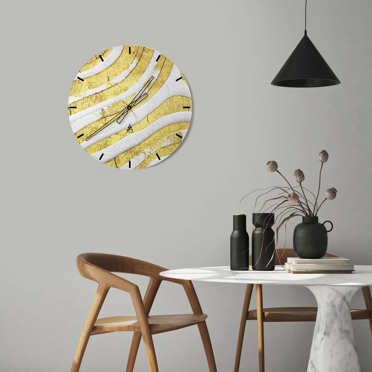 Relógio de parede - Relógio em vidro - Ondas douradas e brancas em uma textura abstrata - 30x30cm - Composição a branco e ouro - Decoração de parede moderna para a sala de estar, cozinha e quarto ARTTOR