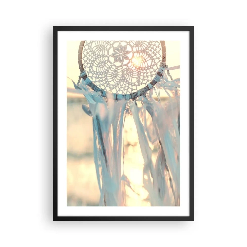 Pôster com moldura preta - Um apanhador de sonhos de renda no brilho do pôr do sol, com um fundo claro - 50x70cm - Totem de renda - Decoração de parede moderna para a sala de estar e quarto ARTTOR