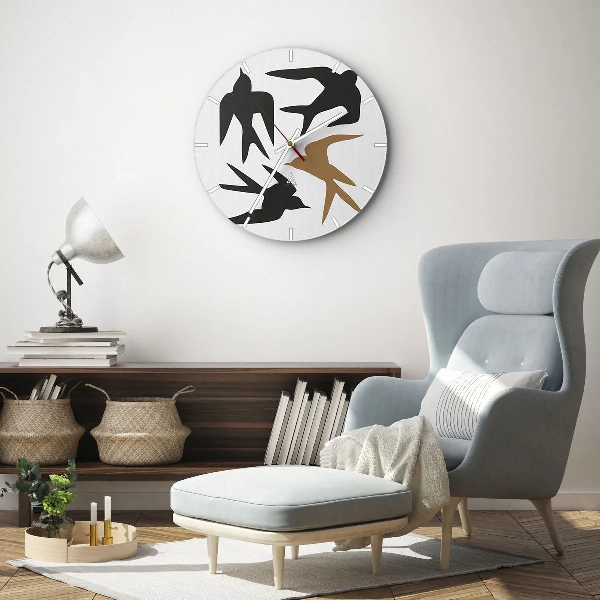 Relógio de parede - Relógio em vidro - Silhuetas pretas e douradas de andorinhas em um fundo branco - 30x30cm - Engula a diversão - Decoração de parede moderna para a sala de estar, cozinha e quarto ARTTOR