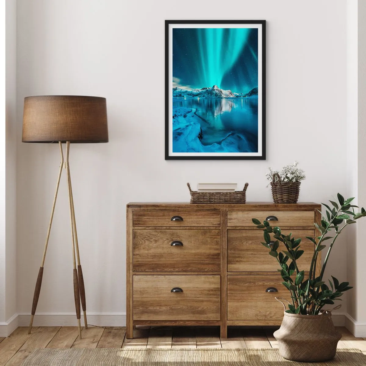 Pôster com moldura preta - Aurora Boreal sobre as montanhas cobertas de neve - 50x70cm - Noite de Luz - Decoração de parede moderna para a sala de estar e quarto ARTTOR