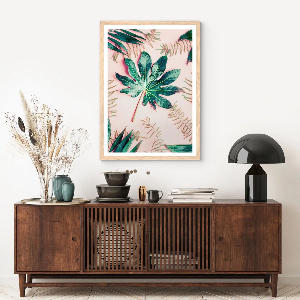 Pôster com moldura de carvalho claro - Estudo do verde em um fundo rosa - 70x100 cm