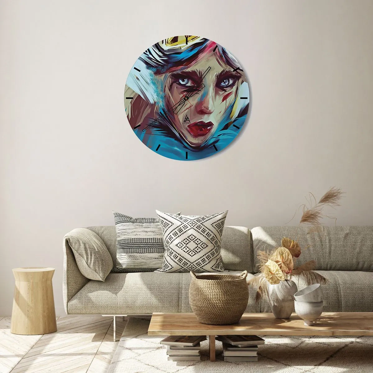 Relógio de parede - Relógio em vidro - Um retrato expressivo de uma mulher em cores intensas - 30x30cm - A guerreira das estradas - Decoração de parede moderna para a sala de estar, cozinha e quarto ARTTOR
