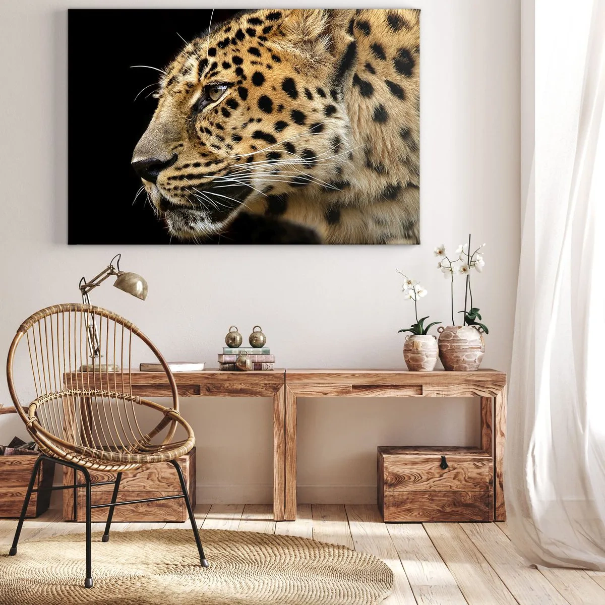 Quadro em tela - Close-up da cabeça de um leopardo contra um fundo preto - 70x50cm - Calmo, focado, pronto - Decoração de parede moderna para a sala de estar e quarto ARTTOR