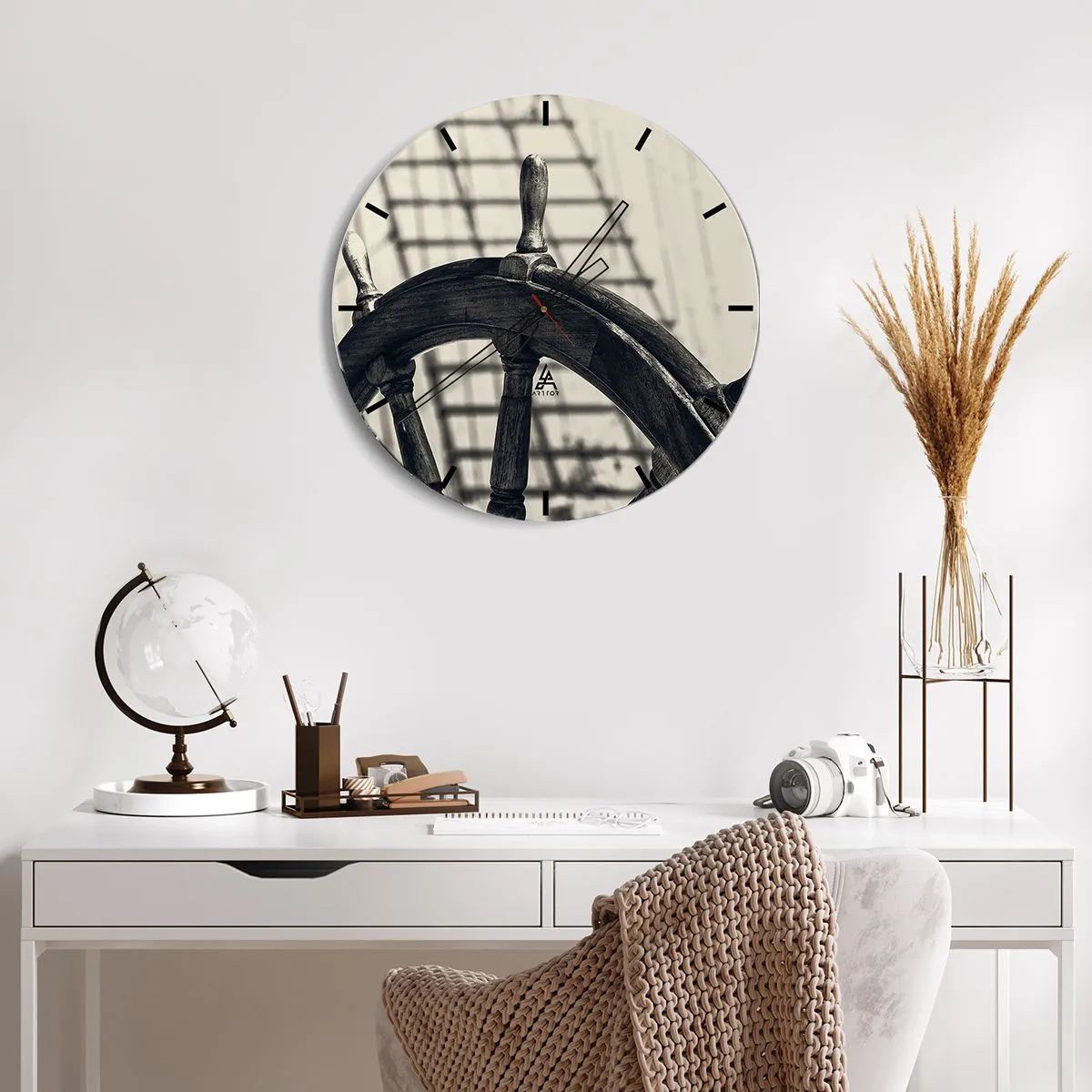 Relógio de parede - Relógio em vidro - Leme de um navio em sépia com velas ao fundo - 30x30cm - Contos do mar - Decoração de parede moderna para a sala de estar, cozinha e quarto ARTTOR