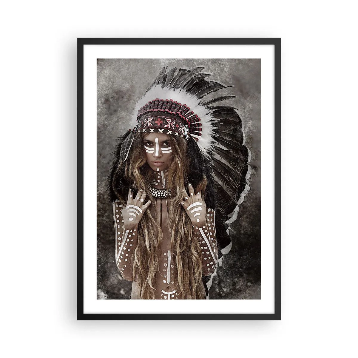 Pôster com moldura preta - Uma mulher com um cocar de penas e pinturas corporais brancas - 50x70cm - O segredo da força da tribo - Decoração de parede moderna para a sala de estar e quarto ARTTOR