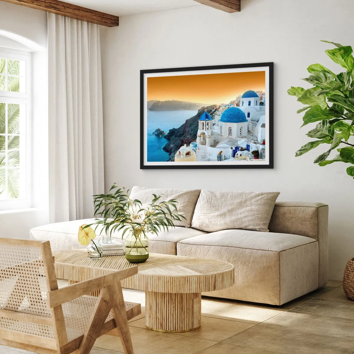 Pôster com moldura preta - Santorini - abraçada às rochas - 70x50 cm