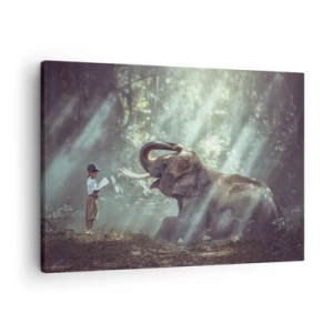 Quadro em tela - Um menino e um elefante em um cenário de floresta iluminado pela luz do sol - 70x50cm - Ouça isto... - Decoração de parede moderna para a sala de estar e quarto ARTTOR