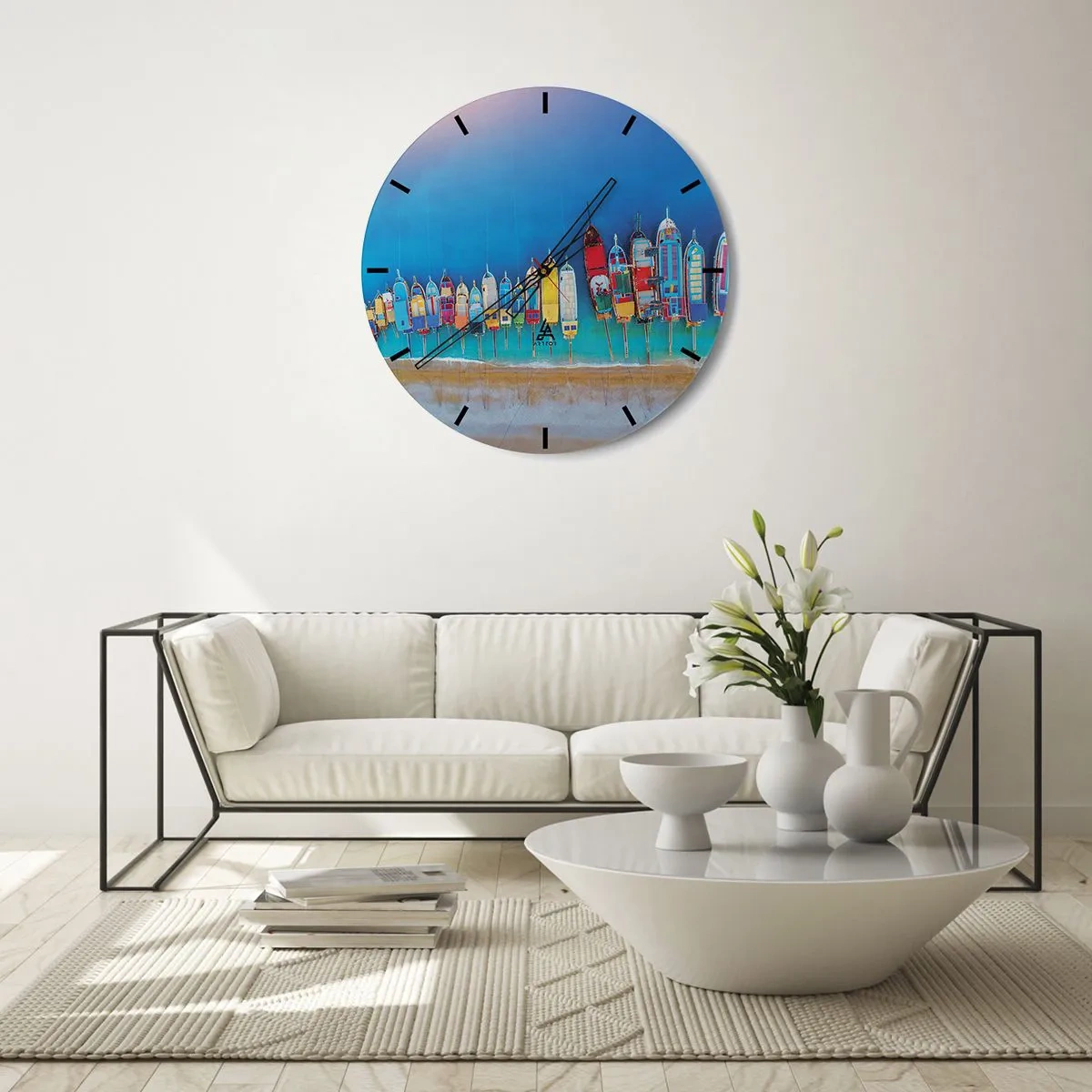 Relógio de parede - Relógio em vidro - Barcos coloridos na praia contra o mar azul - 30x30cm - Vista panorâmica - Decoração de parede moderna para a sala de estar, cozinha e quarto ARTTOR