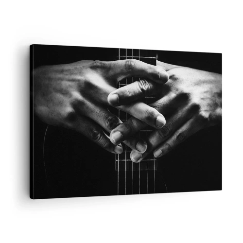 Quadro em tela - Mãos entrelaçadas sobre um violão em tom monocromático - 70x50cm - Oração do artista - Decoração de parede moderna para a sala de estar e quarto ARTTOR