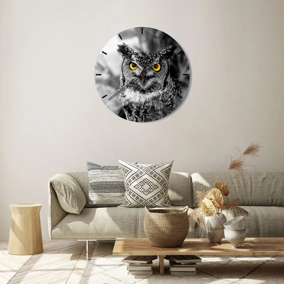 Relógio de parede - Relógio em vidro - Uma coruja com olhos amarelos em um fundo preto e branco - 30x30cm - Nada pode ser escondido - Decoração de parede moderna para a sala de estar, cozinha e quarto ARTTOR