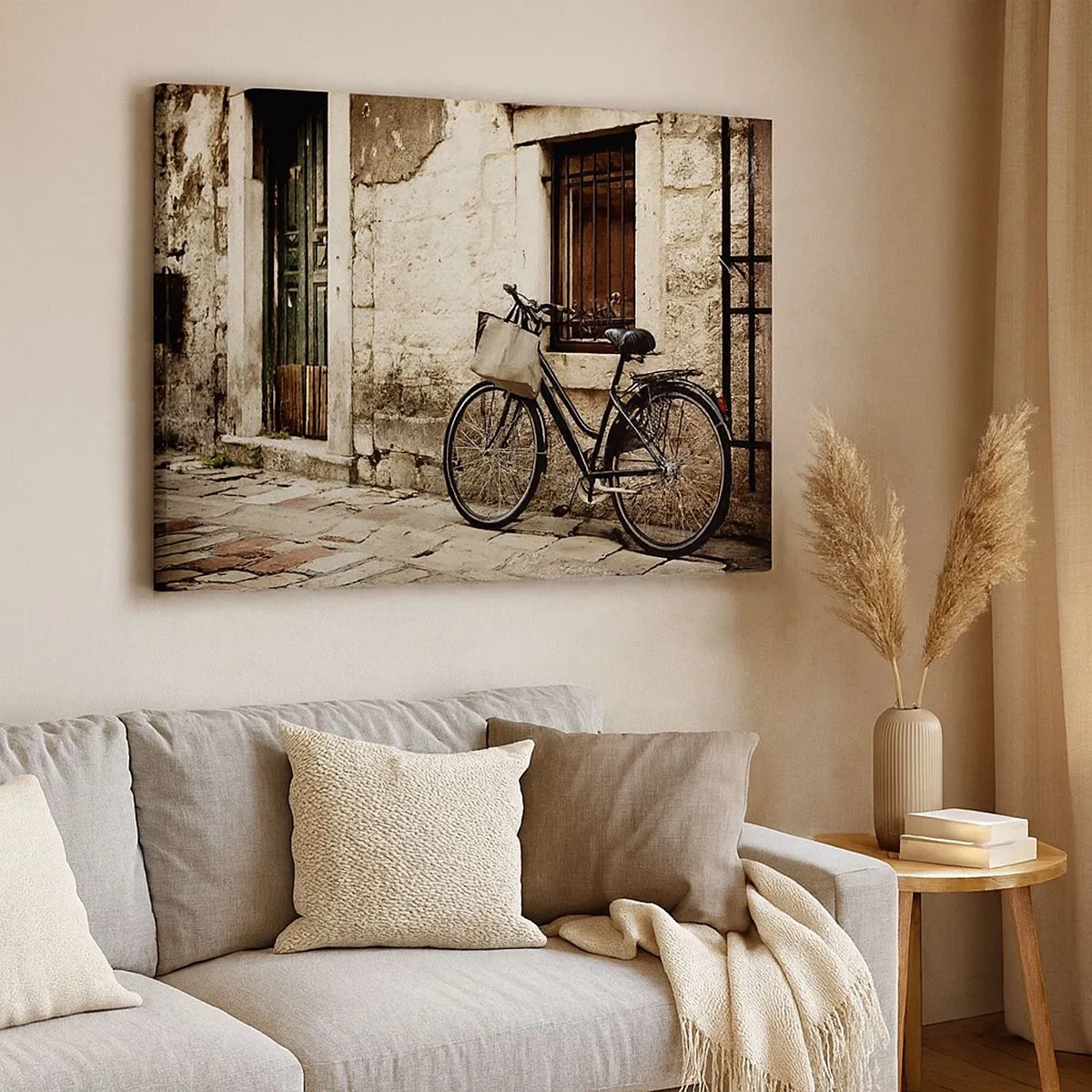 Quadro em tela - Uma bicicleta contra um muro de pedra com uma janela e porta de estilo retrô - 70x50cm - De volta ao passado - Decoração de parede moderna para a sala de estar e quarto ARTTOR