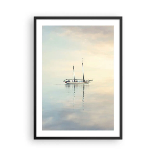 Pôster com moldura preta - Um navio em um mar calmo com um reflexo suave - 50x70cm - Num mar de silêncio - Decoração de parede moderna para a sala de estar e quarto ARTTOR