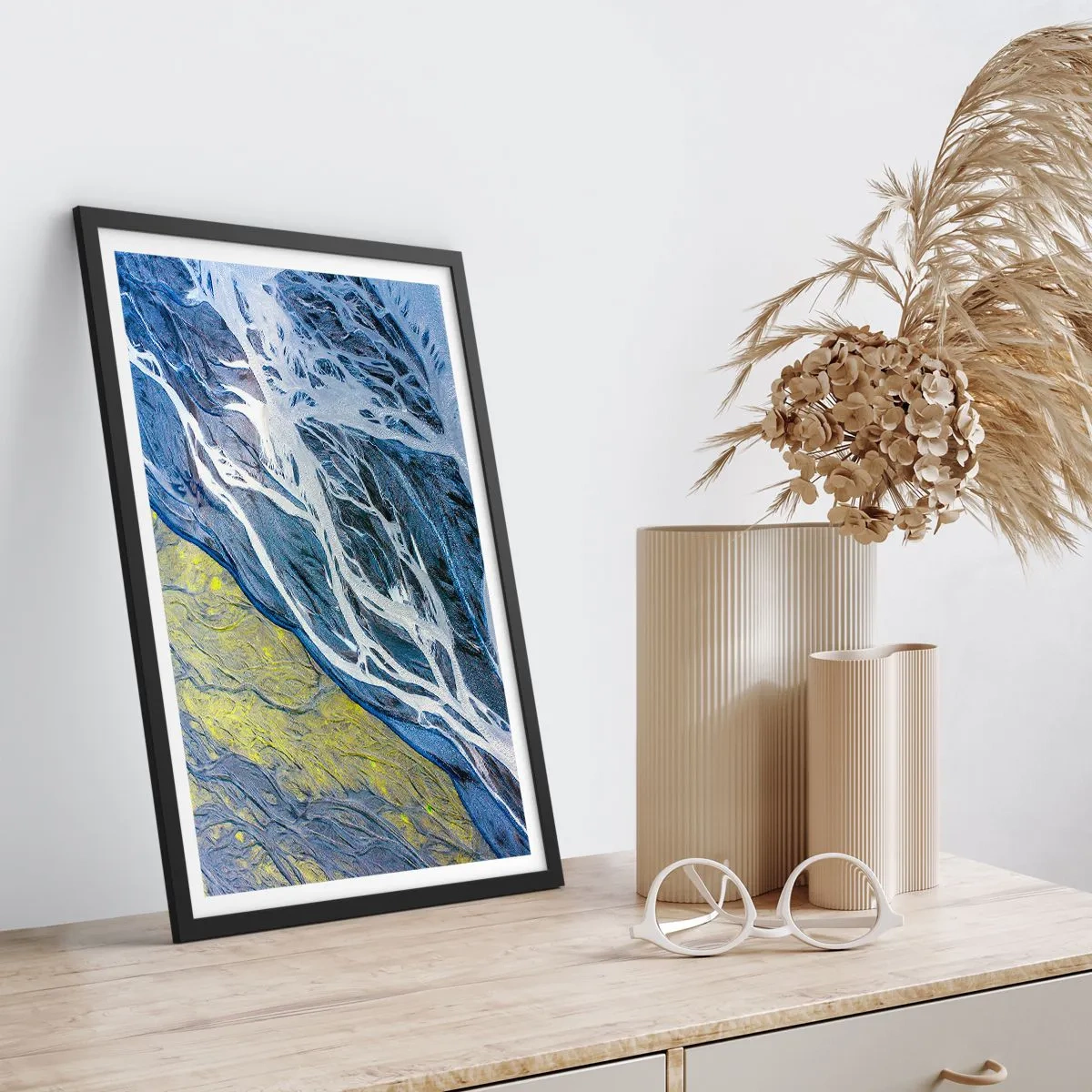 Pôster com moldura preta - Uma composição abstrata que lembra rios e rochas. - 50x70cm - Pinturas rupestres da natureza - Decoração de parede moderna para a sala de estar e quarto ARTTOR