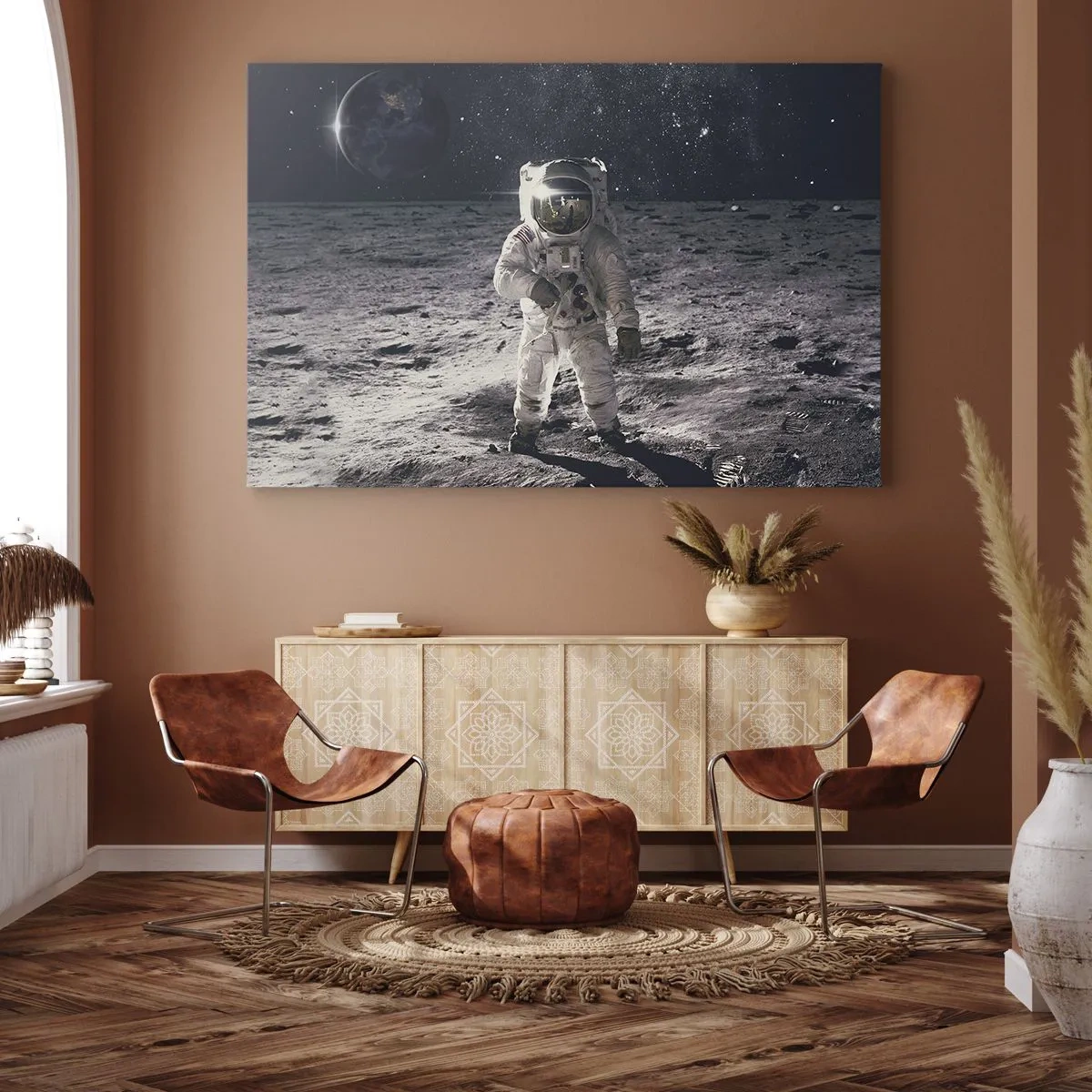 Quadro em tela - Astronauta na superfície da Lua com a Terra ao fundo - 70x50cm - Saudações da Lua - Decoração de parede moderna para a sala de estar e quarto ARTTOR