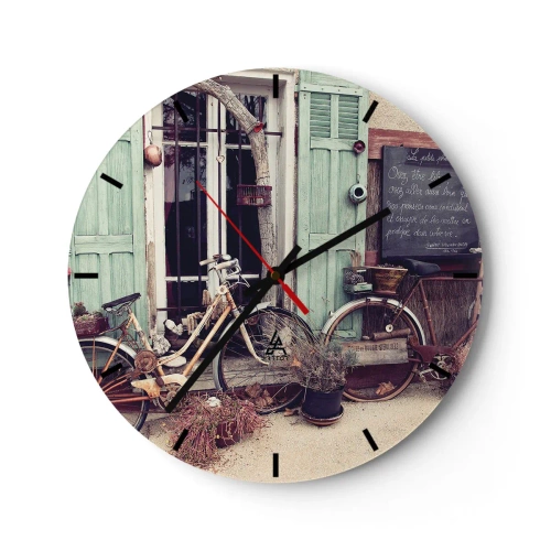 Relógio de parede - Relógio em vidro - Bicicletas retrô em frente a persianas verdes - 30x30cm - Viva a província - Decoração de parede moderna para a sala de estar, cozinha e quarto ARTTOR