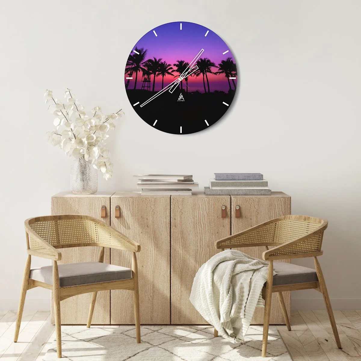 Relógio de parede - Relógio em vidro - Palmeiras ao pôr do sol com céu roxo - 30x30cm - Uma noite sob as palmeiras - Decoração de parede moderna para a sala de estar, cozinha e quarto ARTTOR