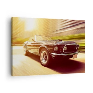 Quadro em tela - Um carro clássico em movimento em um cenário urbano - 70x50cm - 1967 - O Retorno de uma Lenda - Decoração de parede moderna para a sala de estar e quarto ARTTOR