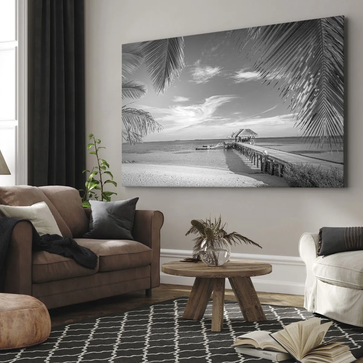 Quadro em tela - Praia preta e branca com píer e palmeiras em uma costa tropical - 70x50cm - Memória ou sonho? - Decoração de parede moderna para a sala de estar e quarto ARTTOR