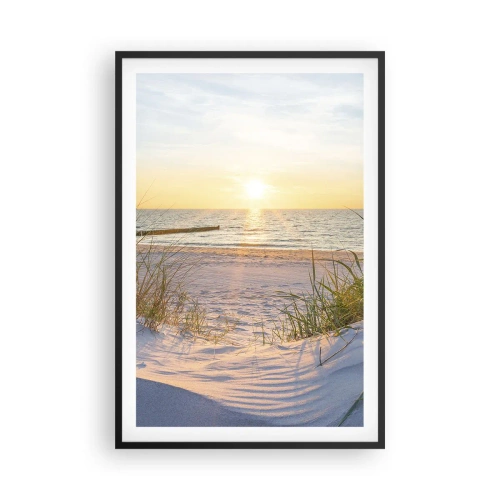 Pôster com moldura preta - O som do mar, o canto dos pássaros, a praia selvagem entre a relva... - 61x91 cm