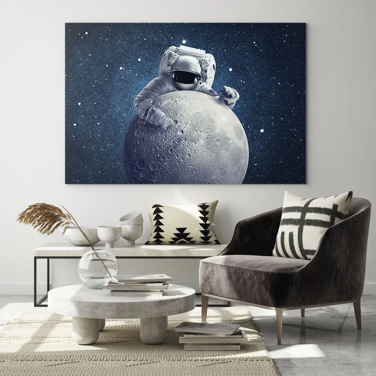 Quadro em vidro - Astronauta abraçando a lua contra um céu estrelado - 70x50cm - Coringa do espaço - Decoração de parede moderna para a sala de estar e quarto ARTTOR