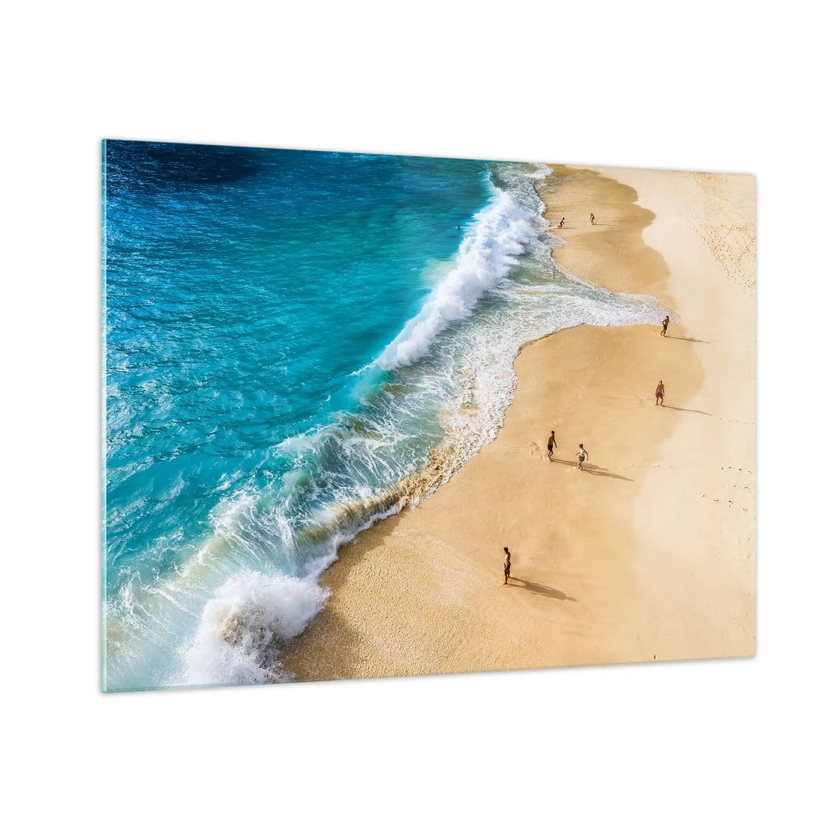 Quadro em vidro - Uma praia dourada com águas azul-turquesa e pessoas caminhando ao longo da costa - 70x50cm - E depois o sol, a praia… - Decoração de parede moderna para a sala de estar e quarto ARTTOR
