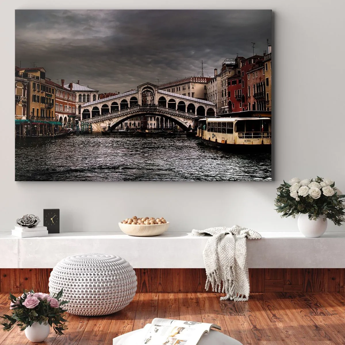 Quadro em tela - Ponte Rialto em Veneza sobre o Grande Canal, arquitetura clássica. - 70x50cm - A promessa de uma noite em Veneza - Decoração de parede moderna para a sala de estar e quarto ARTTOR