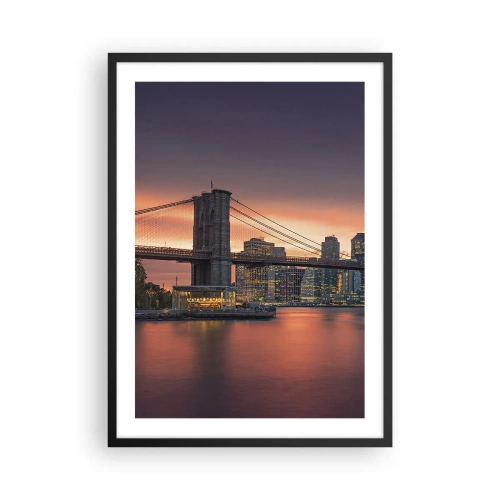 Pôster com moldura preta - Ponte do Brooklyn à noite com a cidade iluminada ao fundo - 50x70cm - Imersa no silêncio lilás - Decoração de parede moderna para a sala de estar e quarto ARTTOR