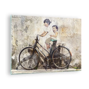 Quadro em vidro - Um mural com uma bicicleta e figuras de crianças contra um fundo de parede. - 70x50cm - Verdadeiro ou falso? - Decoração de parede moderna para a sala de estar e quarto ARTTOR