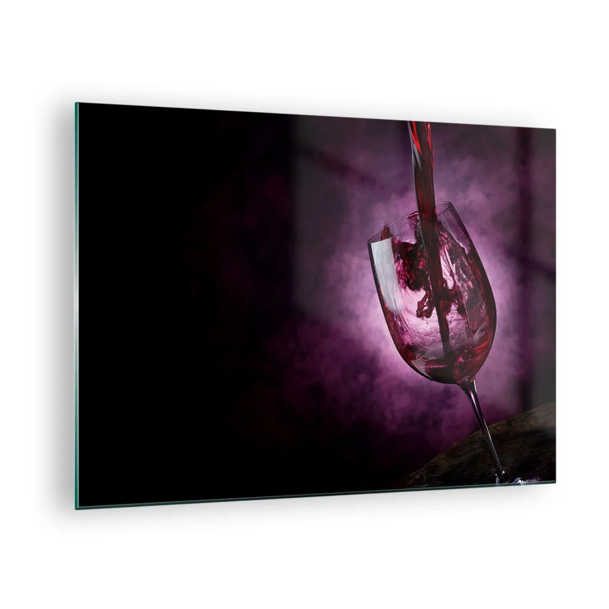 Quadro em vidro - Vinho tinto sendo servido em uma taça sobre um fundo roxo - 70x50cm - Escarlate? Carmim? Não, rubi. - Decoração de parede moderna para a sala de estar e quarto ARTTOR