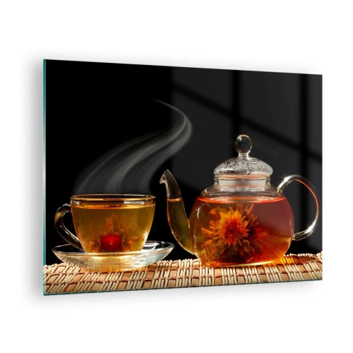 Quadro em vidro - Uma jarra de vidro e uma xícara de chá com uma flor em um fundo preto - 70x50cm - A magia e a arte de preparar chá - Decoração de parede moderna para a sala de estar e quarto ARTTOR