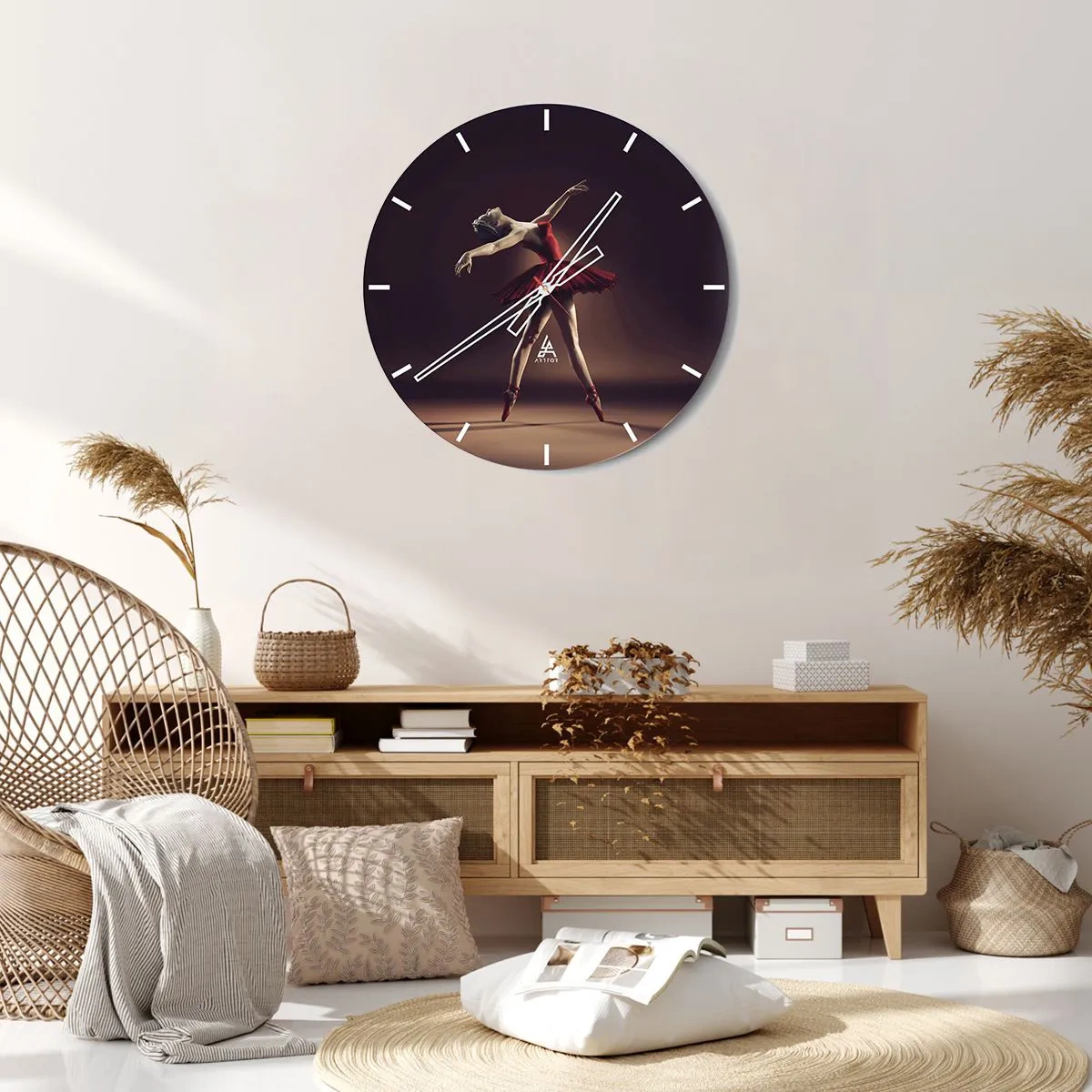 Relógio de parede - Relógio em vidro - Uma bailarina de vestido vermelho em pose dinâmica - 30x30cm - Prima ballerina - Decoração de parede moderna para a sala de estar, cozinha e quarto ARTTOR