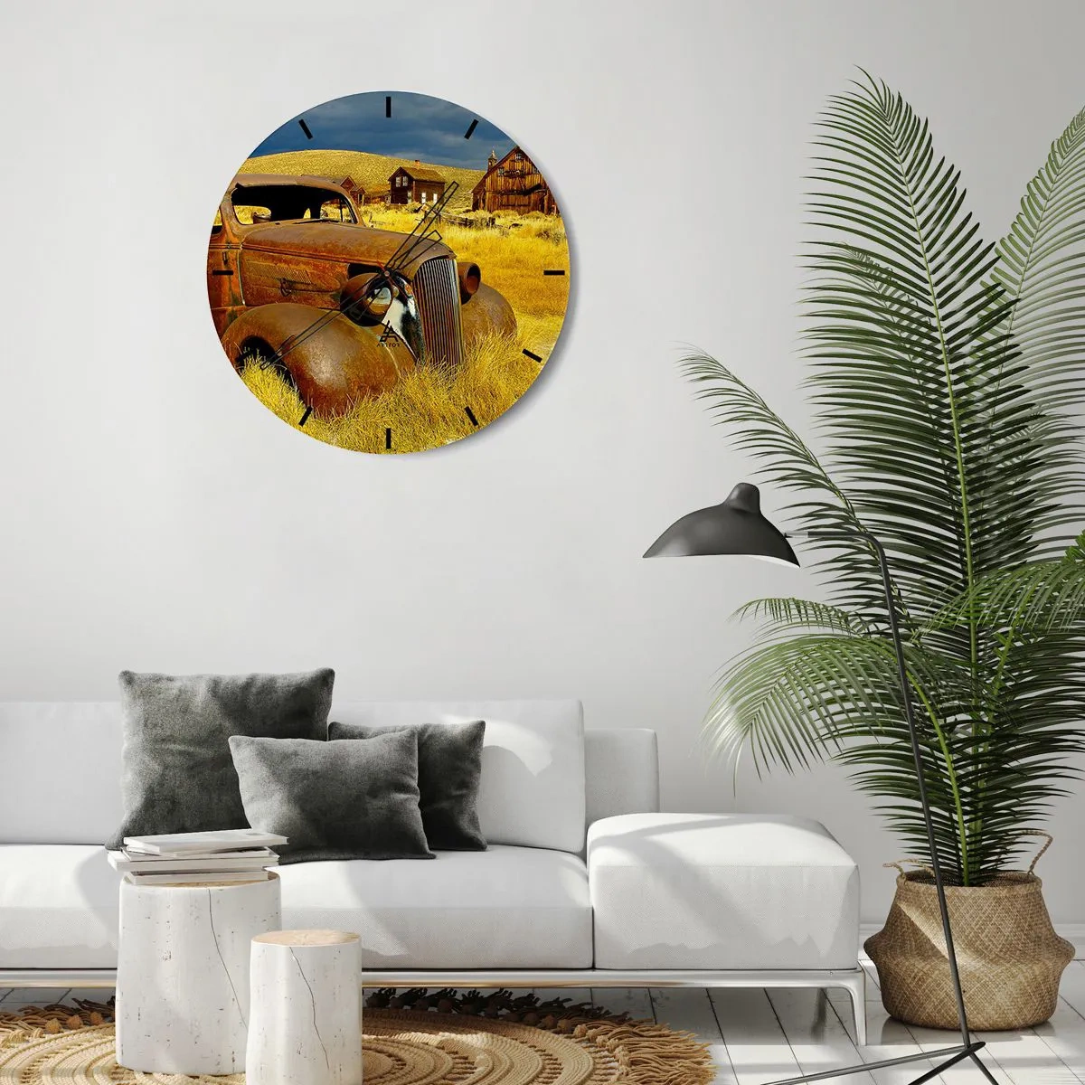 Relógio de parede - Relógio em vidro - Um carro velho e enferrujado tendo como pano de fundo uma vila abandonada - 30x30cm - Um merecido descanso - Decoração de parede moderna para a sala de estar, cozinha e quarto ARTTOR