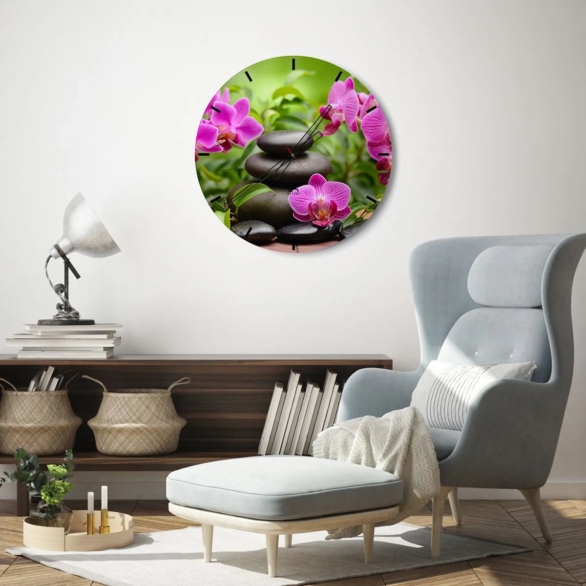 Relógio de parede - Relógio em vidro - Pedras pretas e orquídeas rosas sobre fundo verde - 30x30cm - Pirâmide da paz - Decoração de parede moderna para a sala de estar, cozinha e quarto ARTTOR