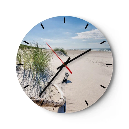 Relógio de parede - Relógio em vidro - Uma praia com areia, grama e vista para o mar em um dia ensolarado - 30x30cm - A mais bonita? do Báltico - Decoração de parede moderna para a sala de estar, cozinha e quarto ARTTOR