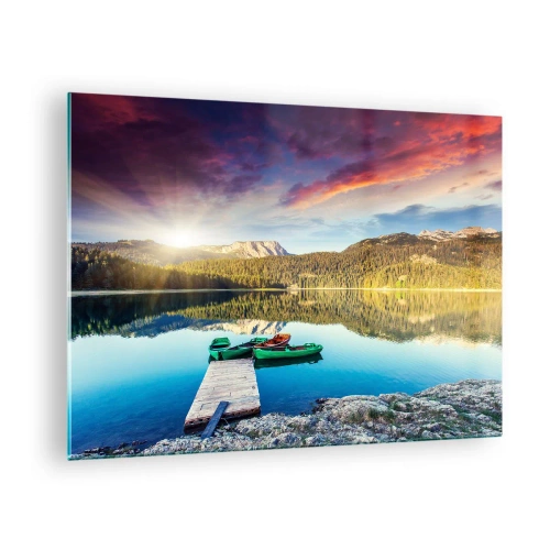 Quadro em vidro - Um lago pitoresco com um píer de madeira e barcos ao pôr do sol - 70x50cm - Sobre a água tão lisa como um espelho - Decoração de parede moderna para a sala de estar e quarto ARTTOR