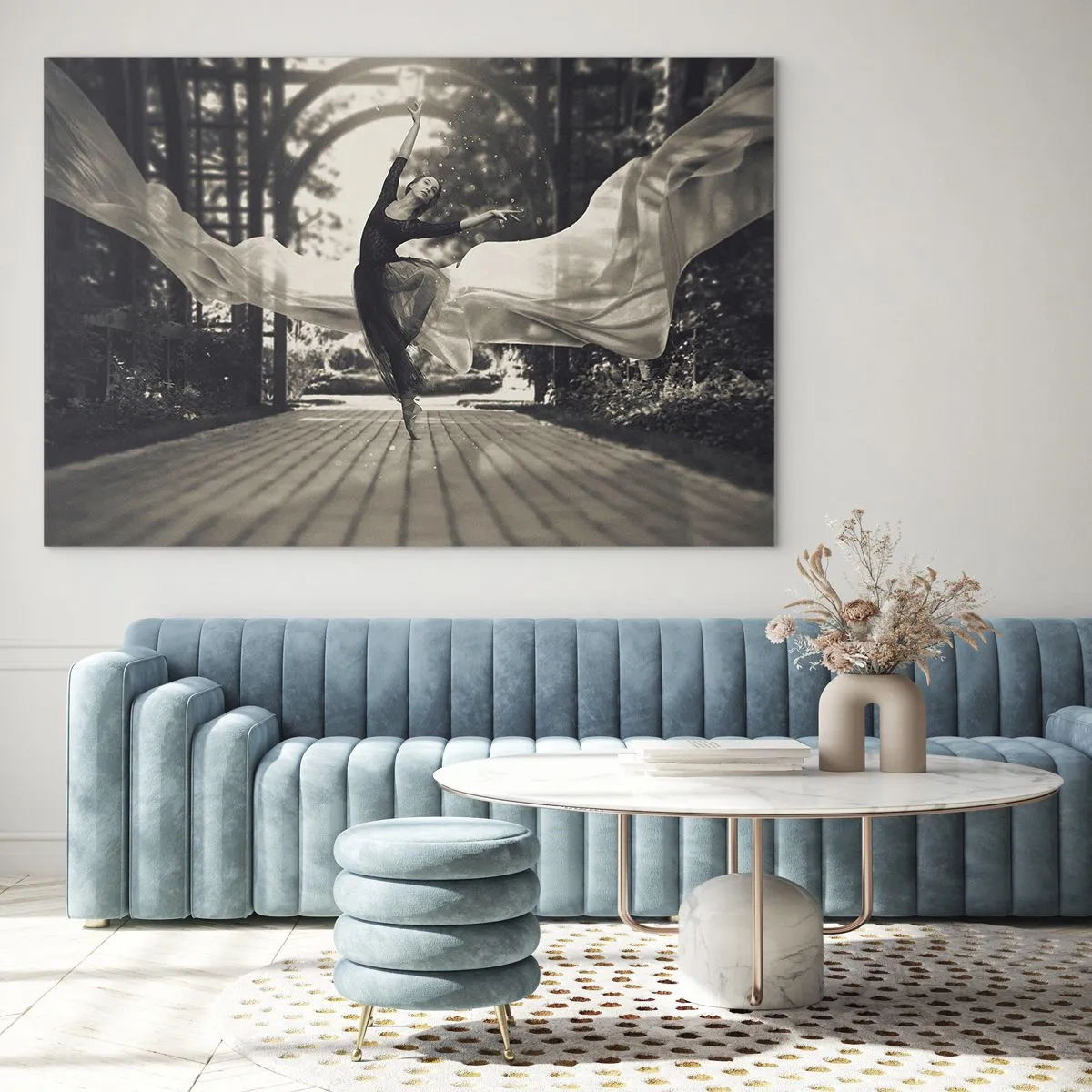 Quadro em vidro - Uma dançarina em movimento contra um fundo de jardim em preto e branco. - 70x50cm - A dança do espírito do jardim - Decoração de parede moderna para a sala de estar e quarto ARTTOR